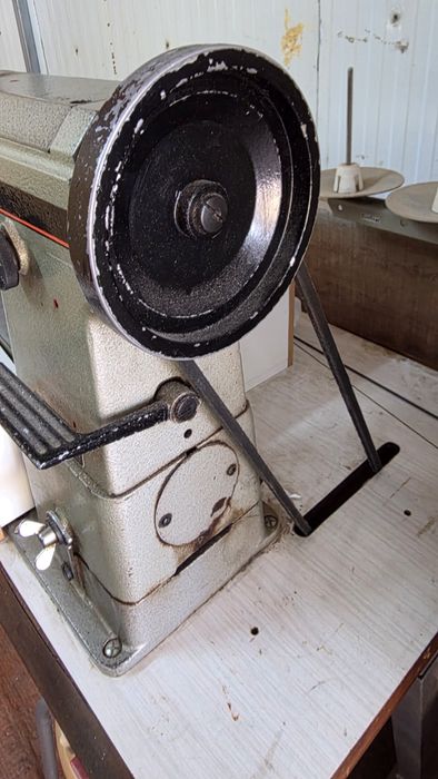 Máquina de costura triplo arrasto de braço