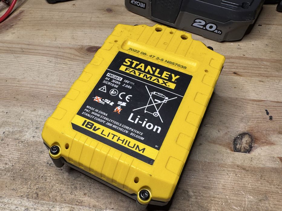Akumulator stanley 2.0Ah 18V stan idealny