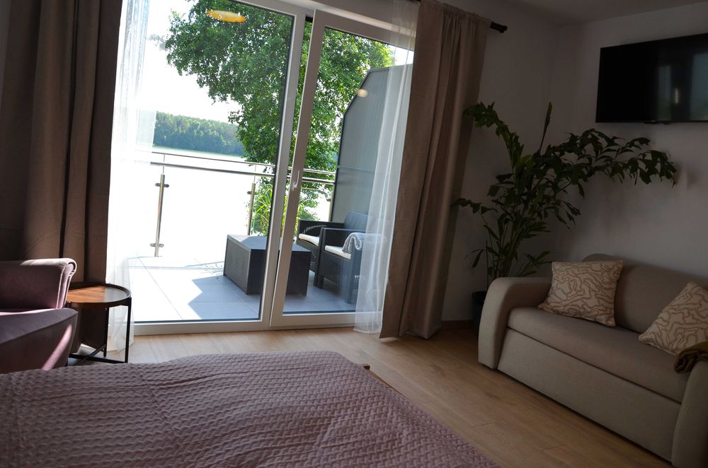 Apartamenty z balkonem i widokiem na jezioro !!