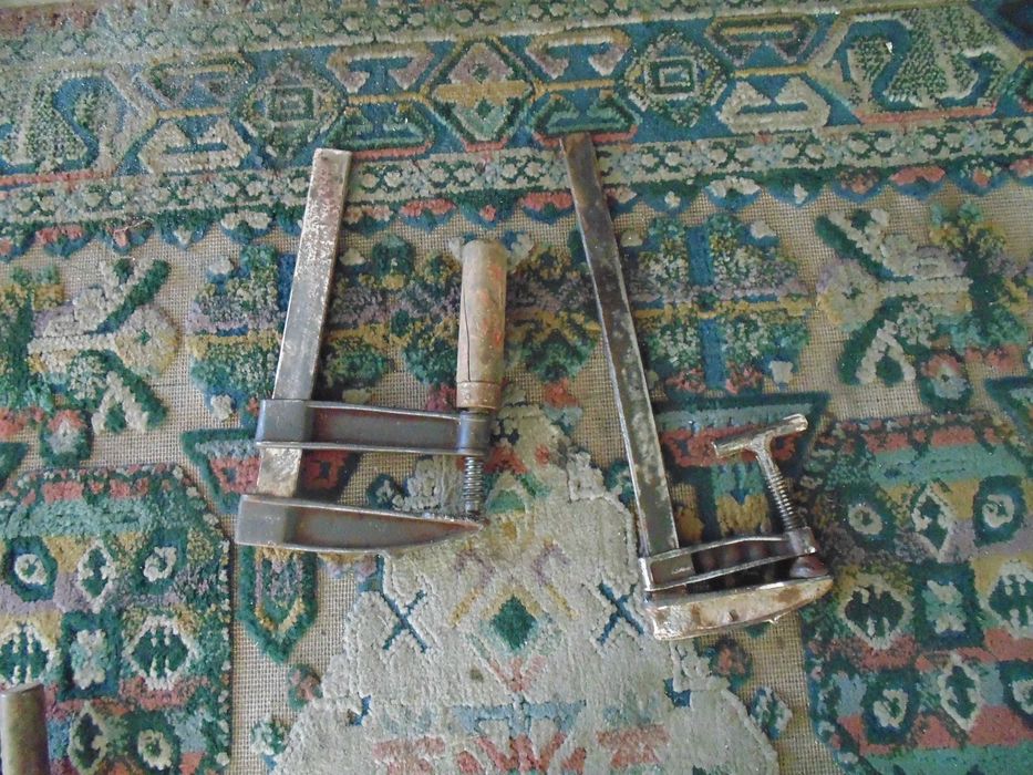 Ferramenta de construção civil usada em bom estado