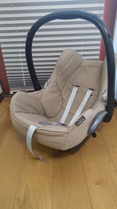 Fotelik samochodowy Maxi Cosi nosidelko
