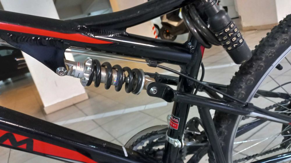 Bicicleta BTT TEAM com Suspensão Total e travões de disco – Excelente Oportunidade!