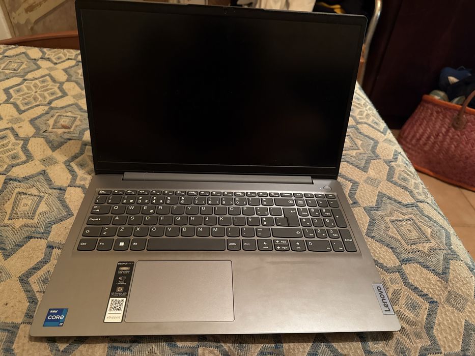Portatil Lenovo I7 12th Gen ,8 GB ram , 477GB de armazenamento