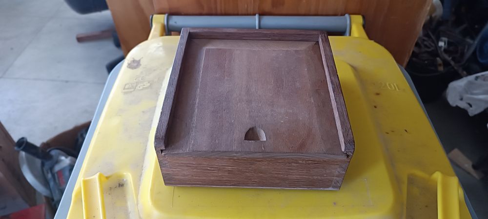 Multímetro analógico, modelo Kamoden GT-101 (fabricado no Japão).