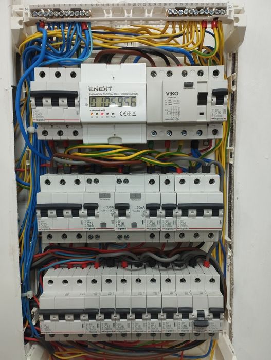 Електрик, електромонтажник.