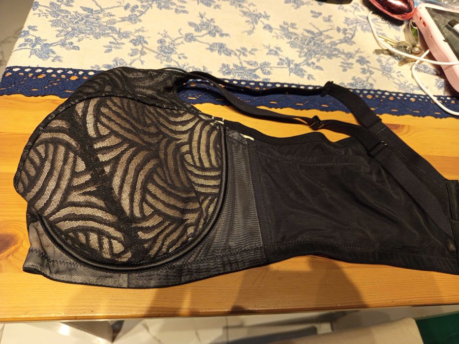 Biustonosz luvlette 100E czarny koronkowy miękki biustonosz nowy