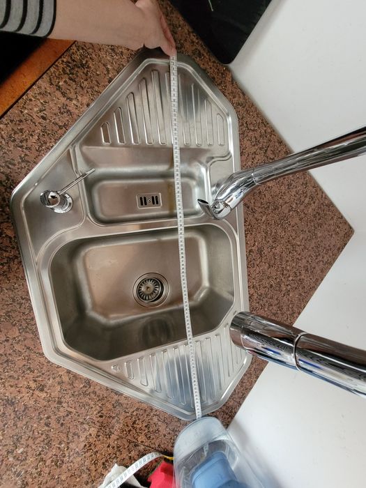 Zlew z wyciąganą baterią