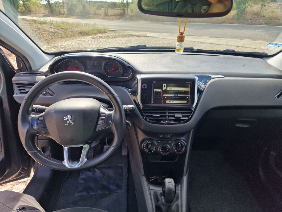 Peugeot 208 vti.