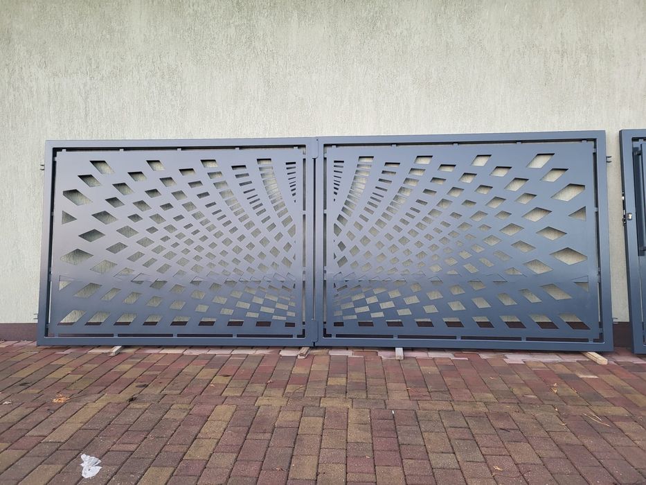 Brama wjazdowa, Producent, ostatnia sztuka