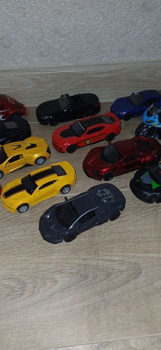 Металеві машинки