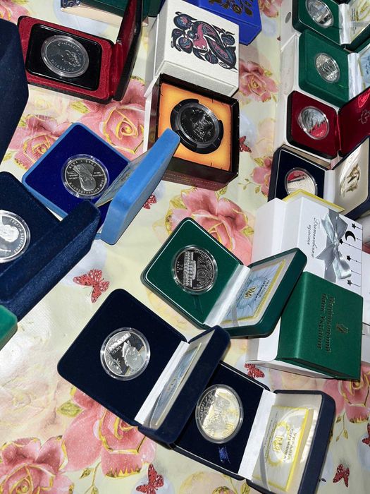 Монети НБУ і Світу.