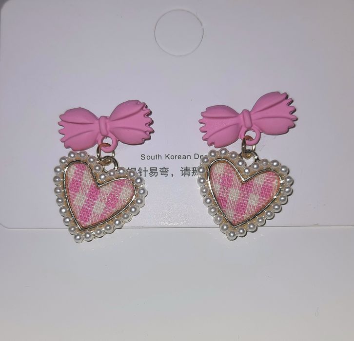 Рожеві сережки в корейському стилі