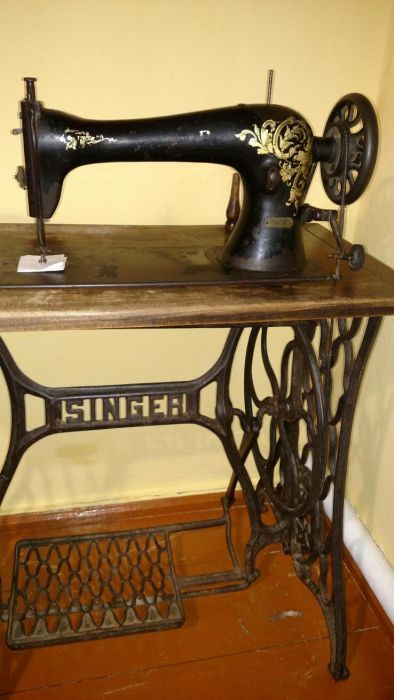 Продам швейную машинку SINGER