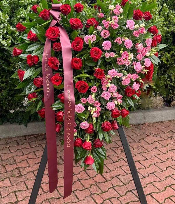 Wieniec pogrzebowy z żywych sztucznych kwiatów