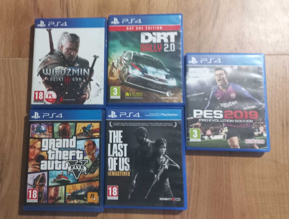 PS 4 PRO wersja CUH - 7216B i dwa pady Play Station 1TB