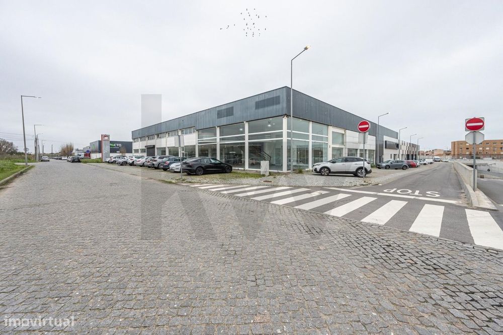 Edifício Comercial e Industrial com 1.584 m2 em Espinho (Silvalde)