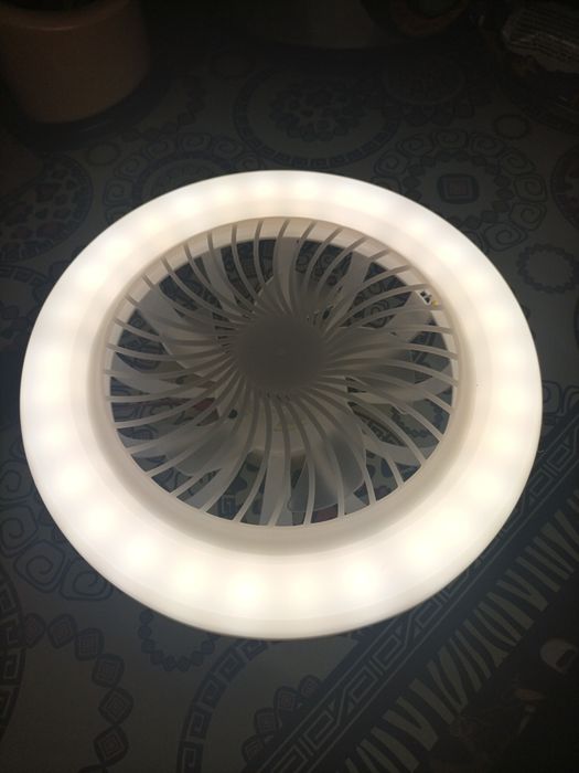 Потолочний LED светільнік с вентилятором та пультом дистанційного керування