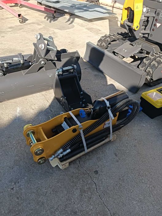 Mini giratoria 1.2T nova , certificação CE +kit completo de acessórios ( joystick piloto)