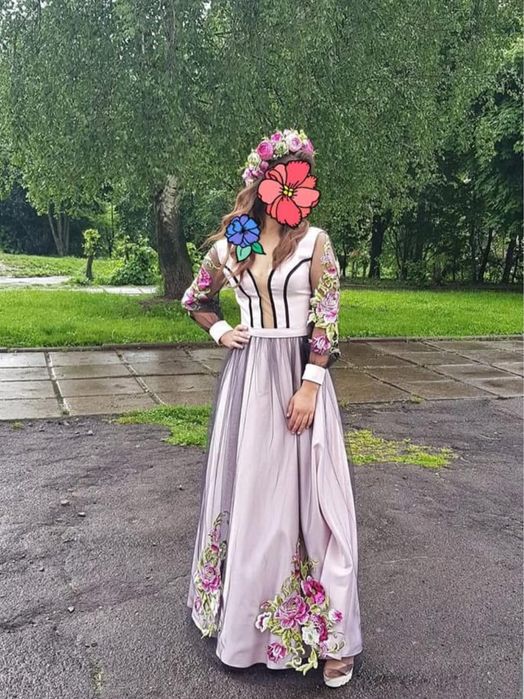 Сукня з елементами вишивки/ Вишита сукня
