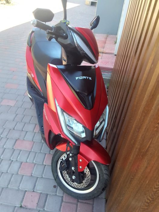 Породам електроскутер