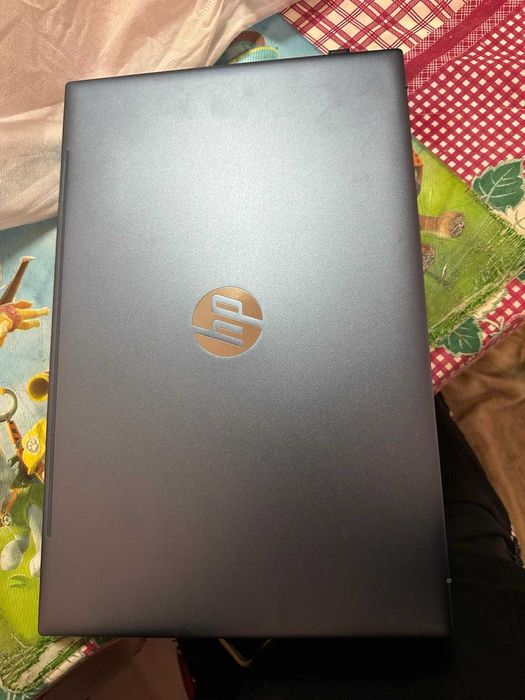 Portatil hp novo com garabtia e rato sem fio (novo] 700€ URGUENTE