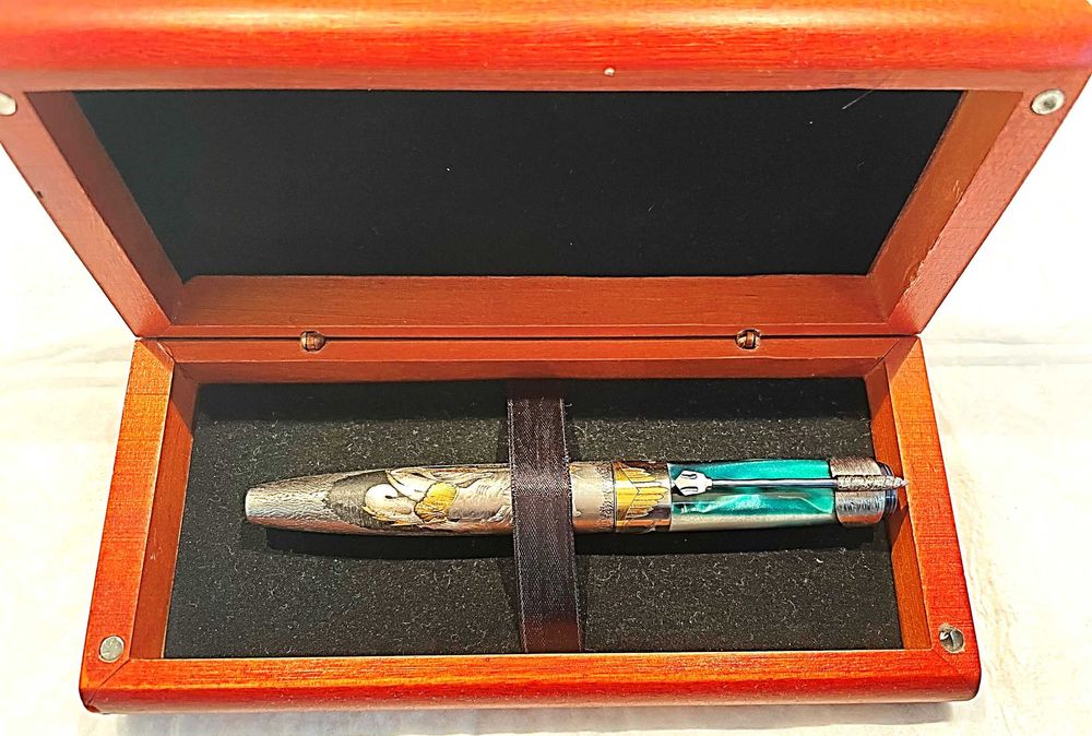 Caneta tinta permanente,"custom made" Poseidon ouro 18K e titânio