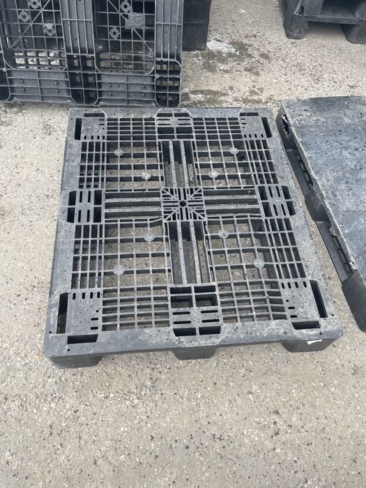 Palety plastikowe ażurowe 120x100 grube, różne wzory. Używane