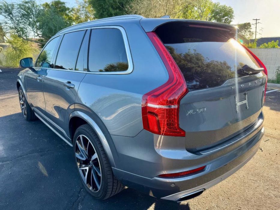 Volvo XC90 T6 Momentum 6-Passenger      2020