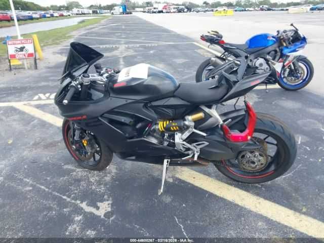 Ducati Panigale V2 2025