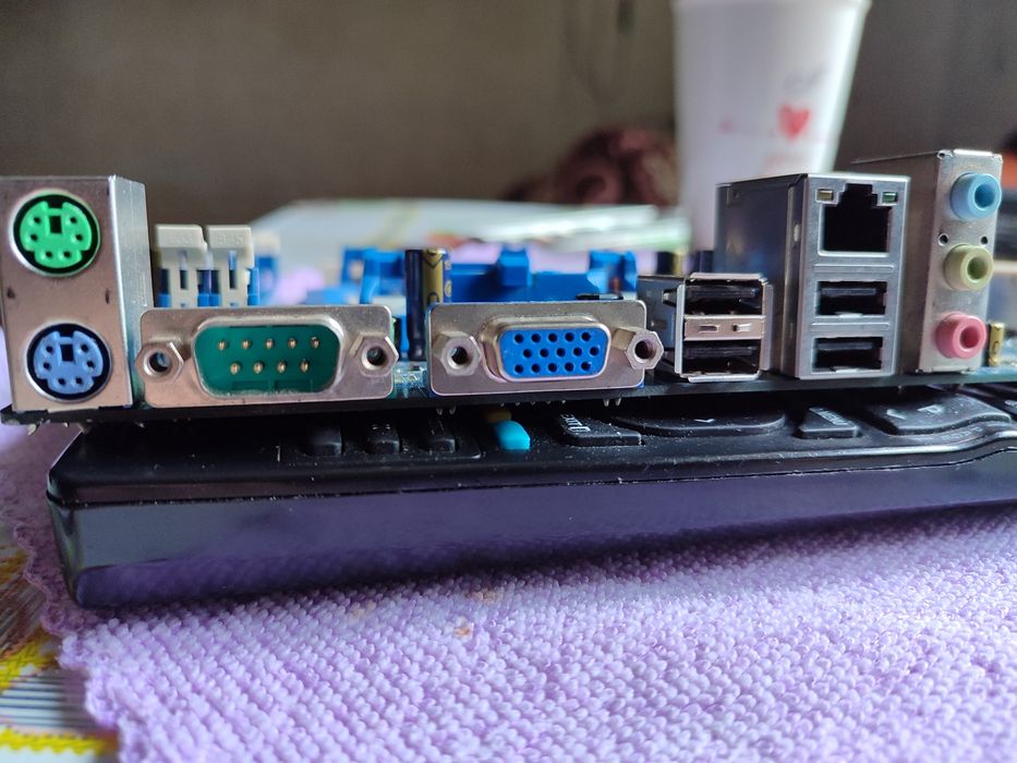 Продам відеокарту материнську плату і пам'ять