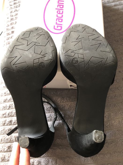 Sandały na szpilkach