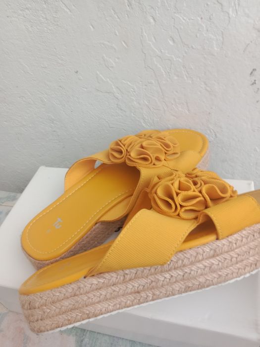 Продаю!Босоножки женские.