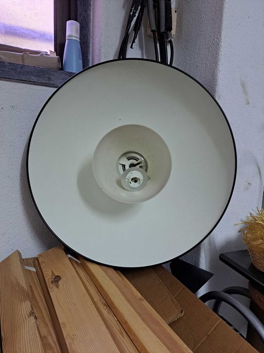 Candeeiros  em bom estado