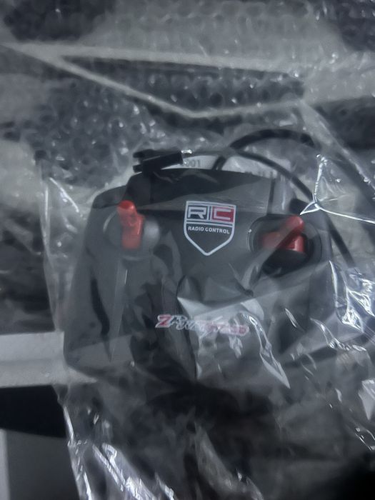 Tesla Cybertruck на радіоуправлінні. Доставка