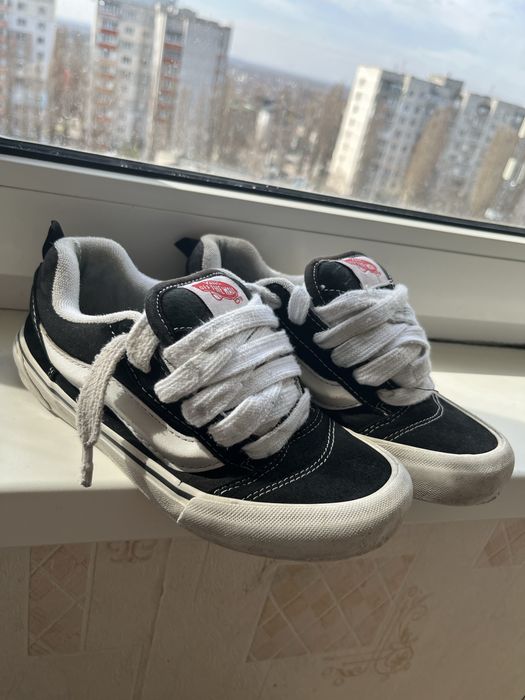 продам б/у кросівки Vans knu skool