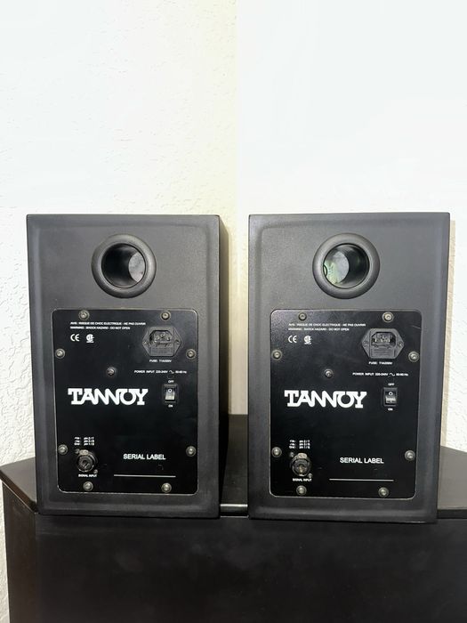 Студійні монітори  Tannoy Reveal з сабвуфером Tannoy CMS 110B