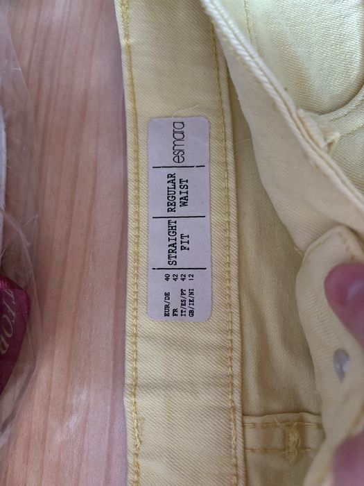 Calções amarelos Esmara