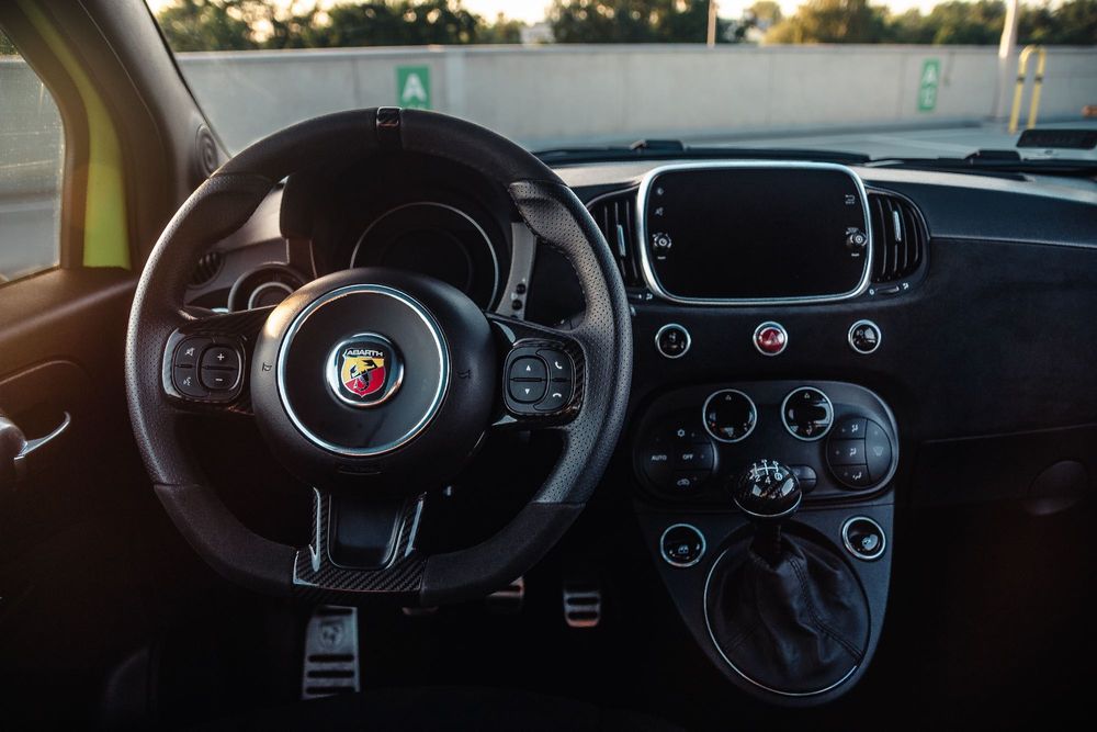 Abarth 595 Turbo wynajem Fiat 500 wypożyczalnia samochodów