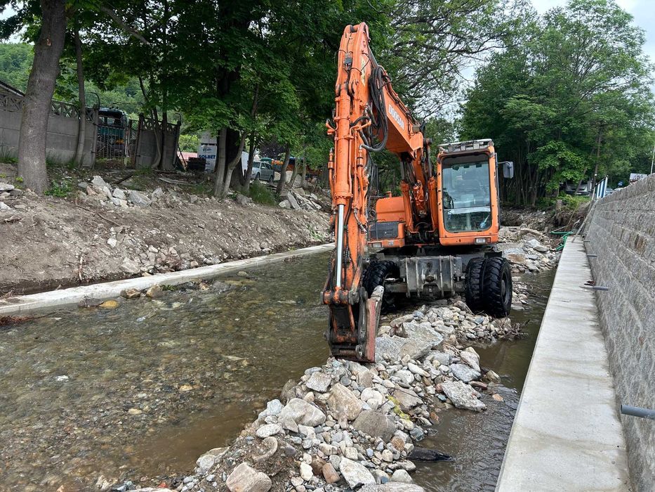 Wynajem koparek| Usługi budowlane | Prace ziemne