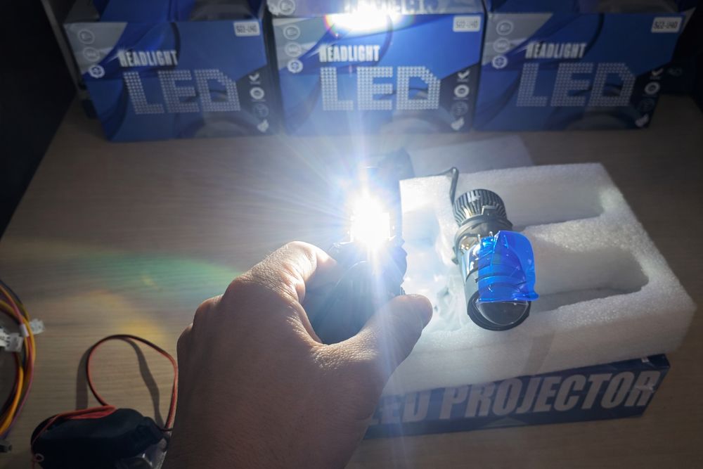 Бі-LED лінзи H4 Mini Projector | 120W | 6000K | чітка світлотіньова ме
