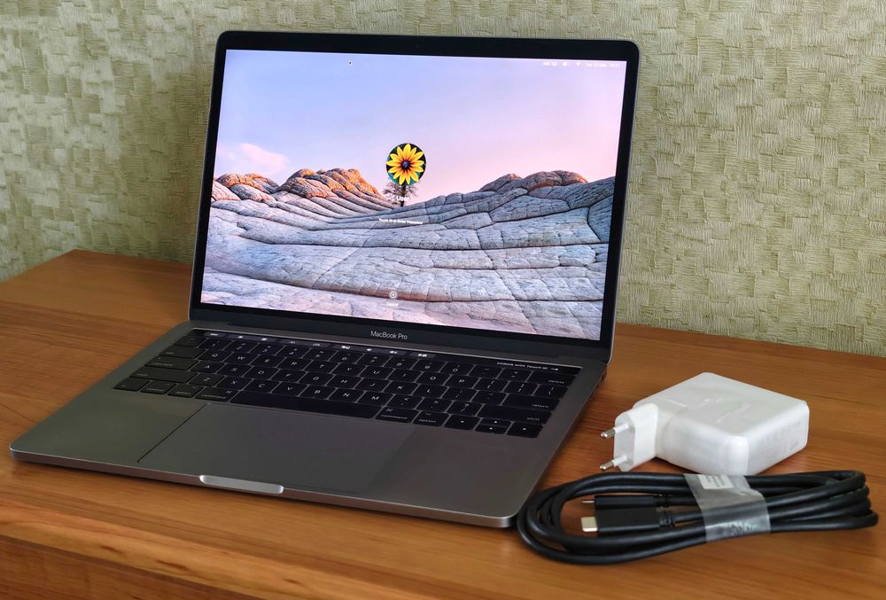 MacBook Pro 13" 2016 8/256 Gb Touch Bar (A1706) Space Gray