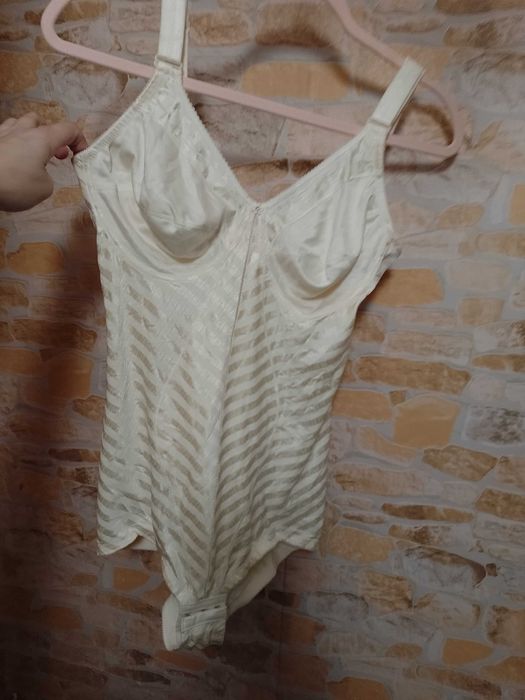 (85D) (38/M) Bogato zdobione Body modelujące z Londynu