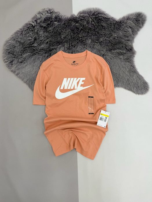 Нова футболка Nike Sportswear С і М розмір