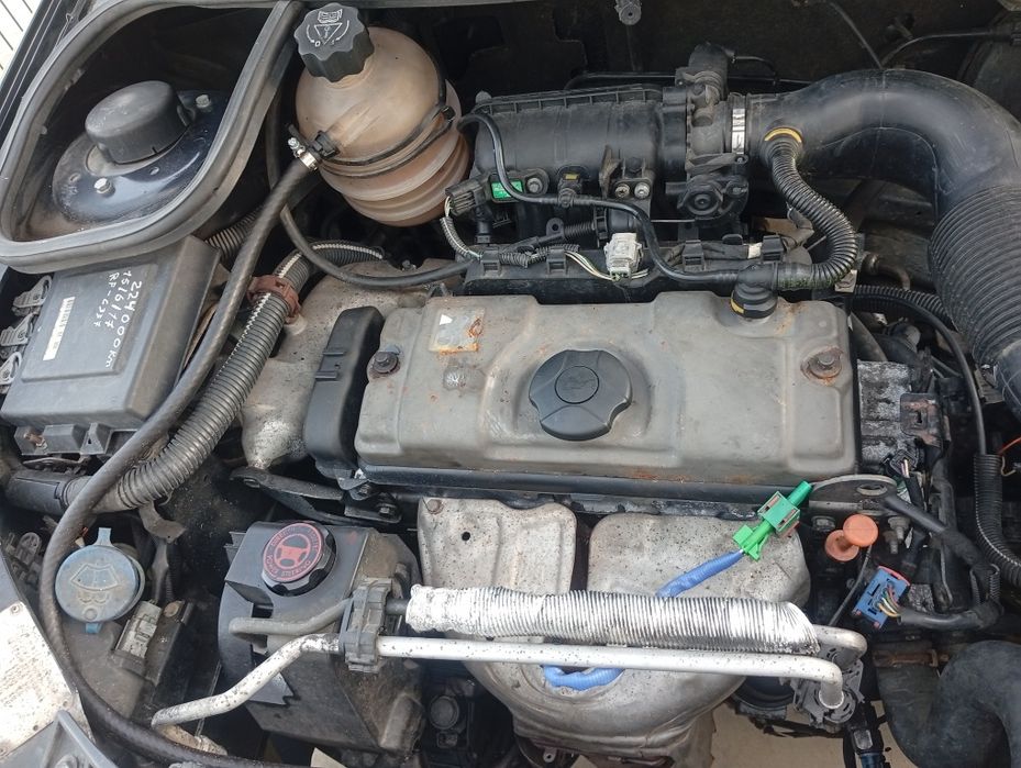 Peugeot 206       2005 a gasolina  leia a descrição