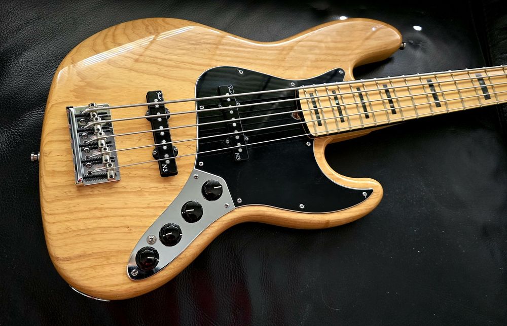 fender jazz bass deluxe v usa
