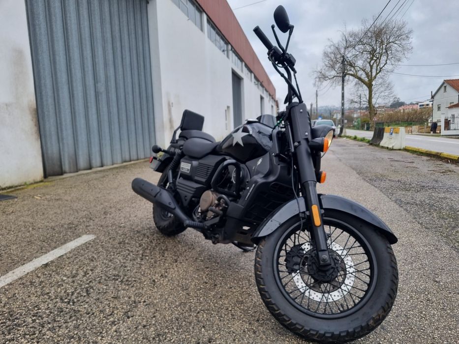 moto UM Renegade Comando