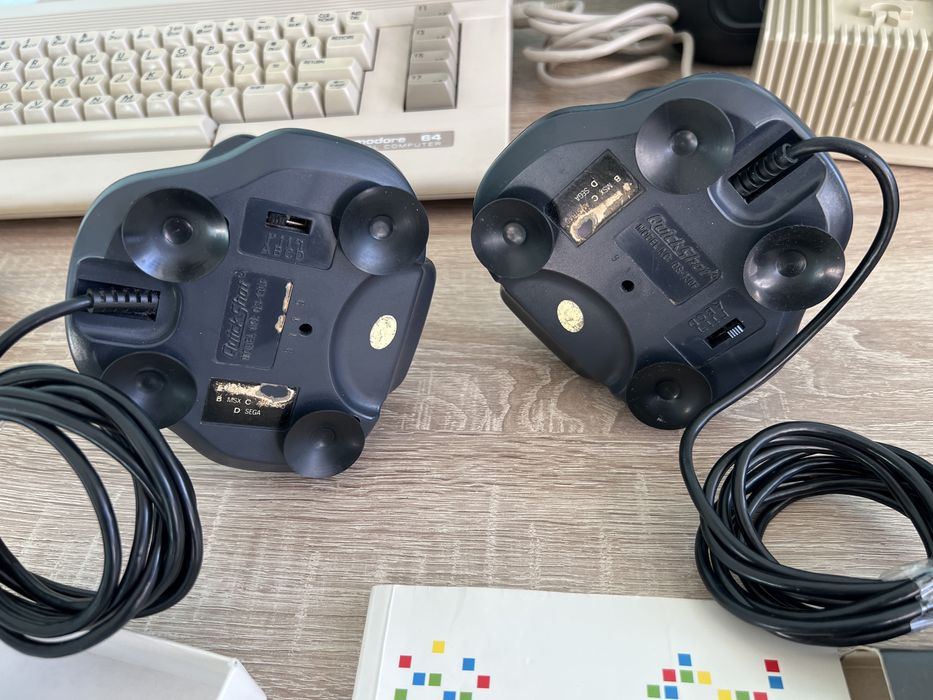 #1737 commodore c64 datasette quickschot joystick pac man zestaw