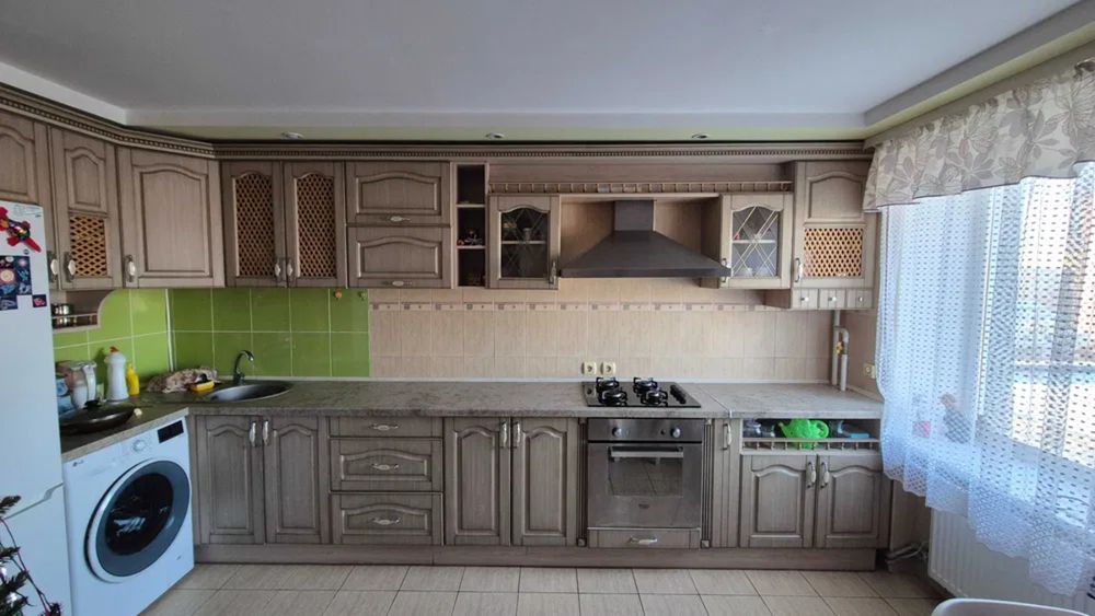 Продам гарну трикімнатну квартиру р-н Шкільний.