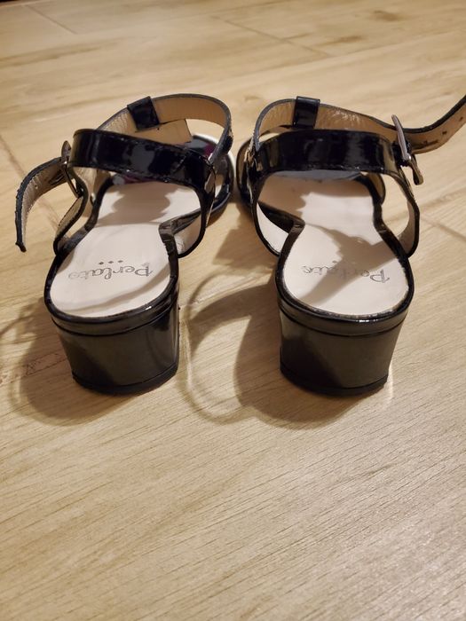 Босоніжки лакові Perlato, 37 розмір