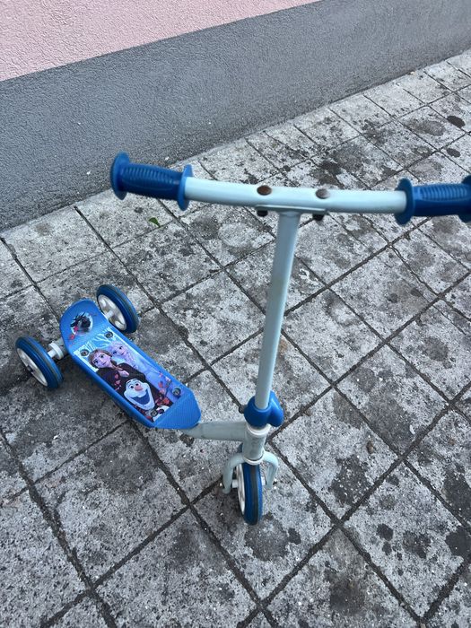 Trotinete da frozen  ideal para 4/5 anos